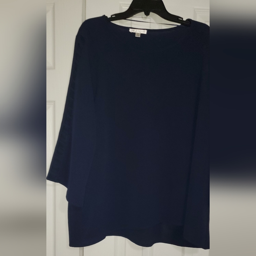 NWOT Navy tunic with ladder sleeves 1X